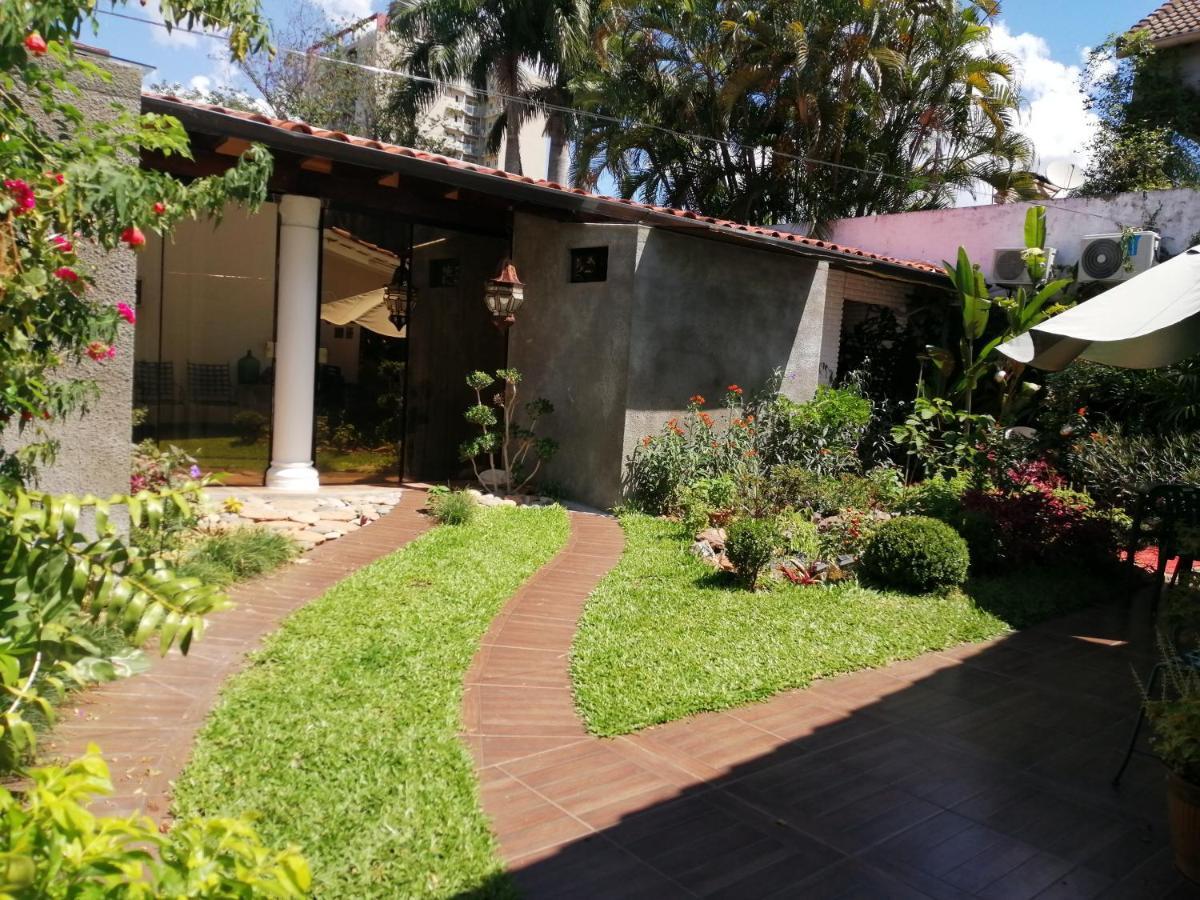 Granados Bed and Breakfast Ασουνσιόν Εξωτερικό φωτογραφία